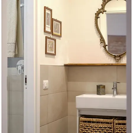 Brixia Cozy Attic In The Historic Center *