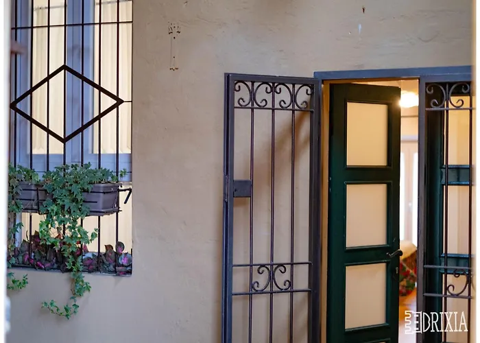 Brixia Cozy Attic In The Historic Center * ブレシア